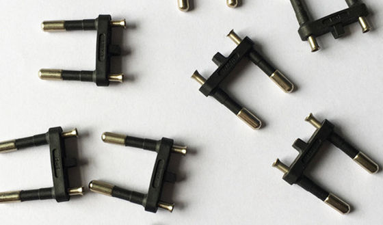 Máy ép phun trượt đơn dọc 85 tấn cho phích cắm 2 ngạnh