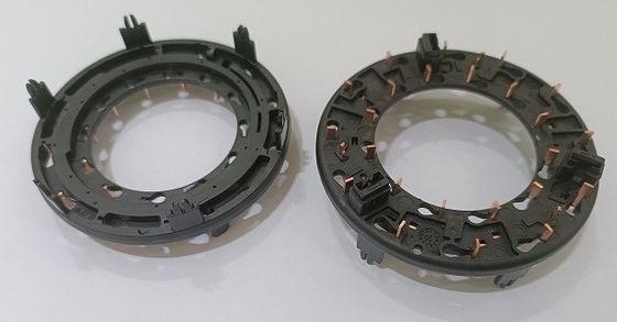 Máy ép phun bàn quay dọc được sử dụng cho người giữ bóng đèn pha ô tô