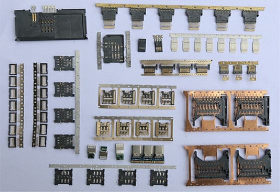 Máy ép phun tốc độ cao theo chiều dọc 85Ton hiệu suất cao cho đầu nối nhỏ