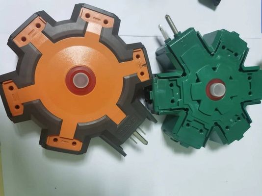 Máy đúc phun hai màu dọc 170 tấn để mở rộng ổ cắm