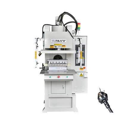 Máy đúc phun dọc loại C dễ vận hành để tạo phích chất lượng cao