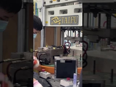 Máy ép phun dọc 200 tấn với bàn làm việc thấp